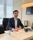 Dr. Yahya Iskandar, farmacêutico e especialista em tricologia clínica